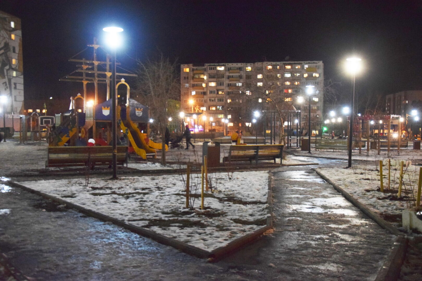 Мэр проверил состояние общественных пространств и работу уличного освещения в Братске