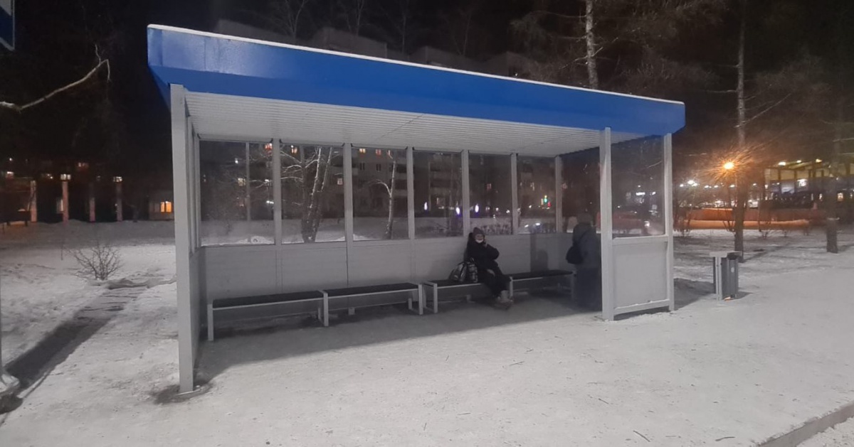 Остановки смонтировали на улице Комсомольской в Братске