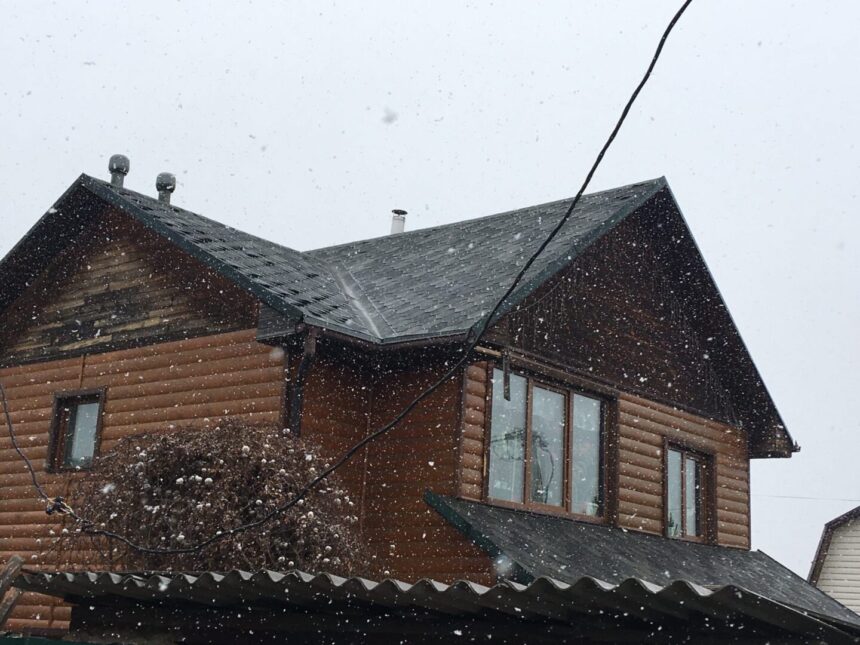 Сильный ветер и небольшой снег ожидается на выходных в Братске