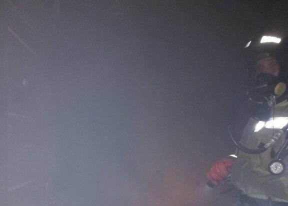 Два человека отравились угарным газом на пожарах в Братске и районе
