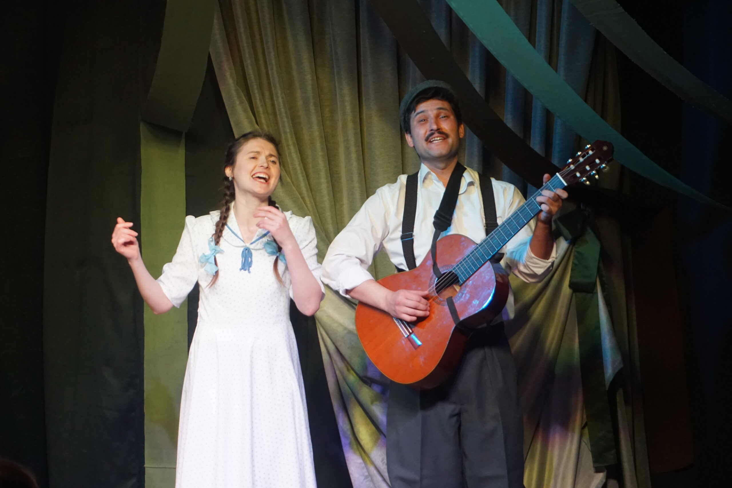 Гитарный вечер провели на камерной сцене драмтеатра в Братске