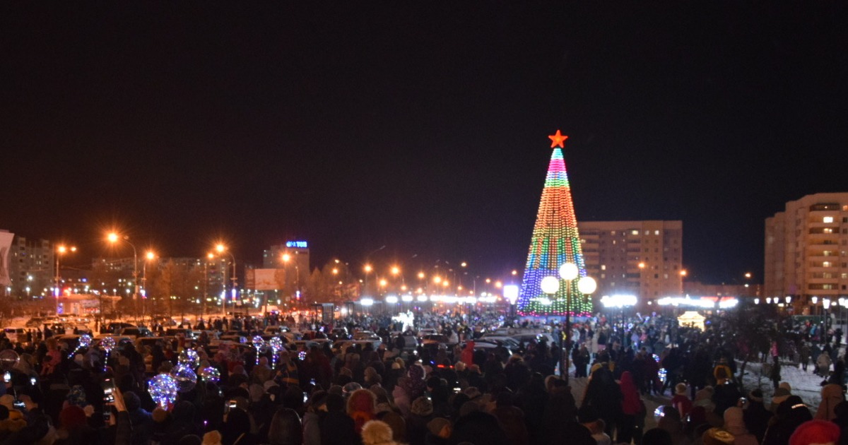 Новогодние ёлки зажгли в Братске