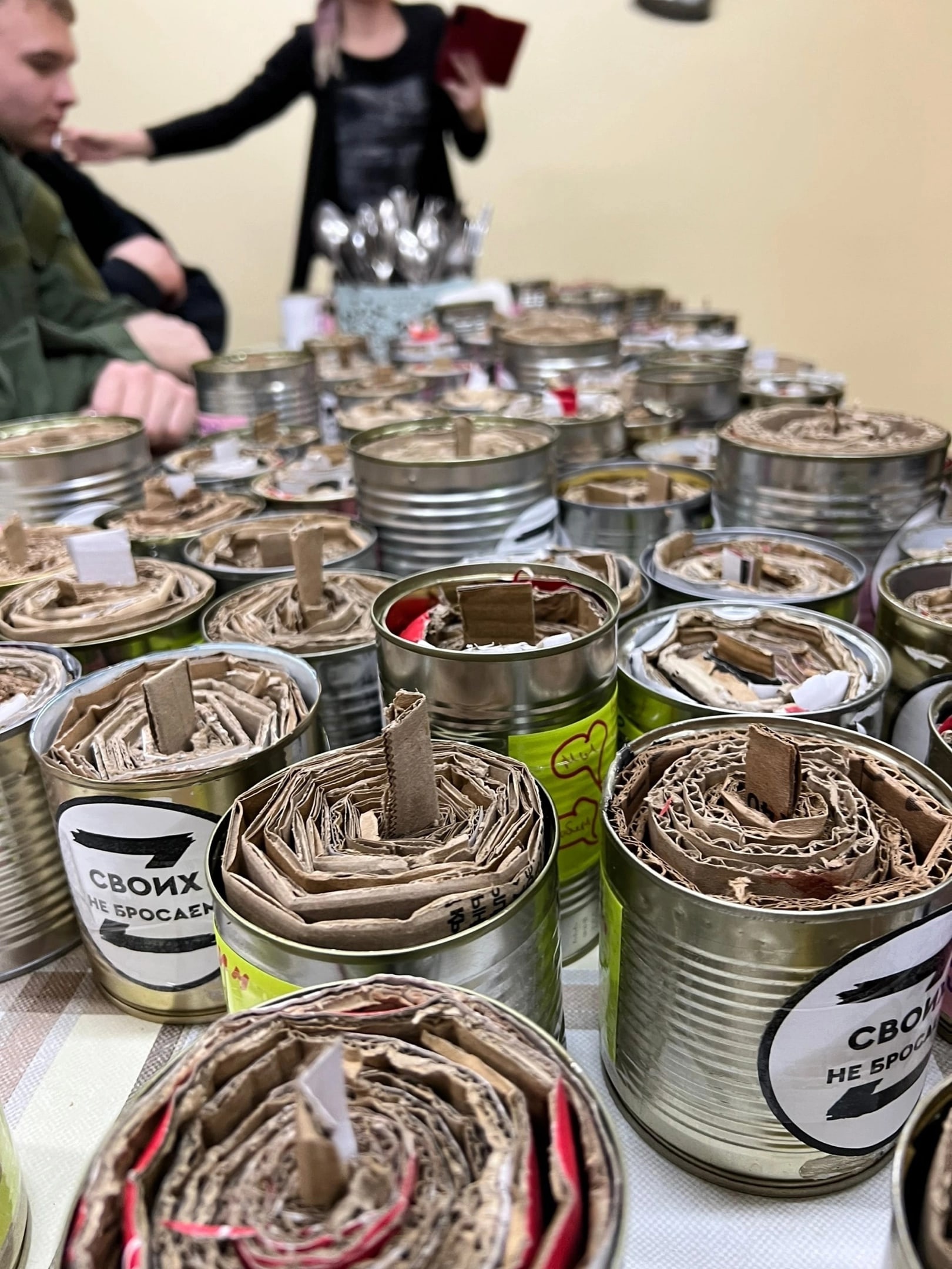 Братские студенты изготавливают окопные свечи для военнослужащих СВО