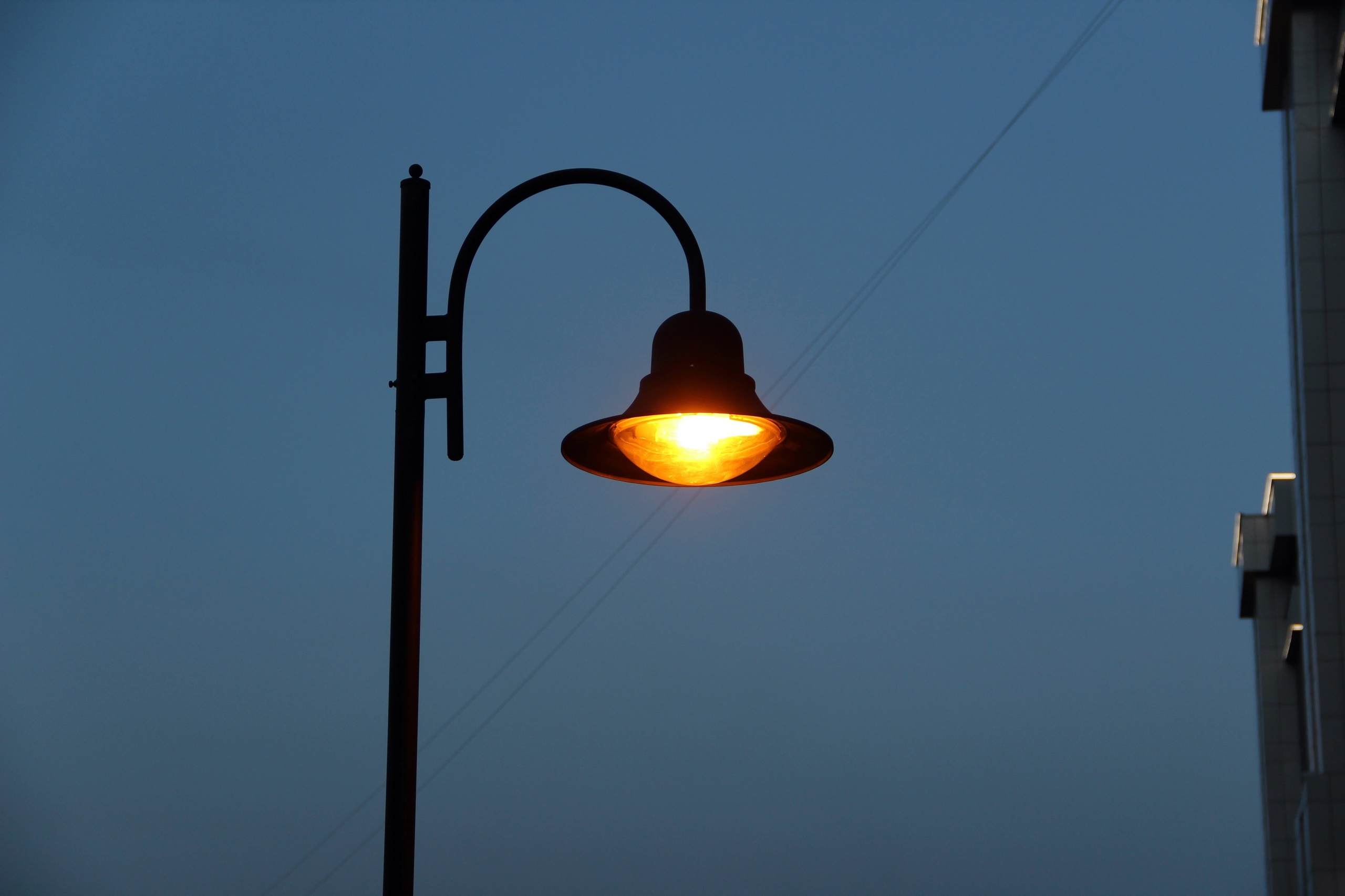 В Братске вандалы ежегодно разбивают не менее 40 уличных фонарей