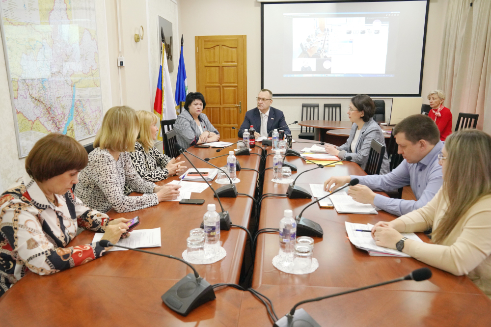 ЗС Приангарья продолжает работу над законопроектом об ограничениях продажи энергетиков детям