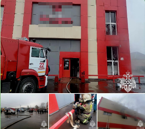 Пожарная машина возле горящего здания.