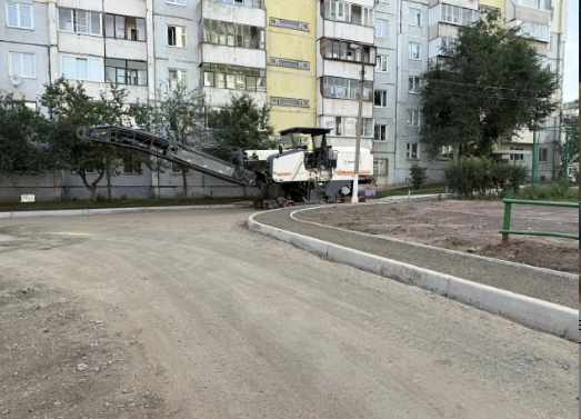 Благоустройство дворов на Рябикова в Братске подходит к концу