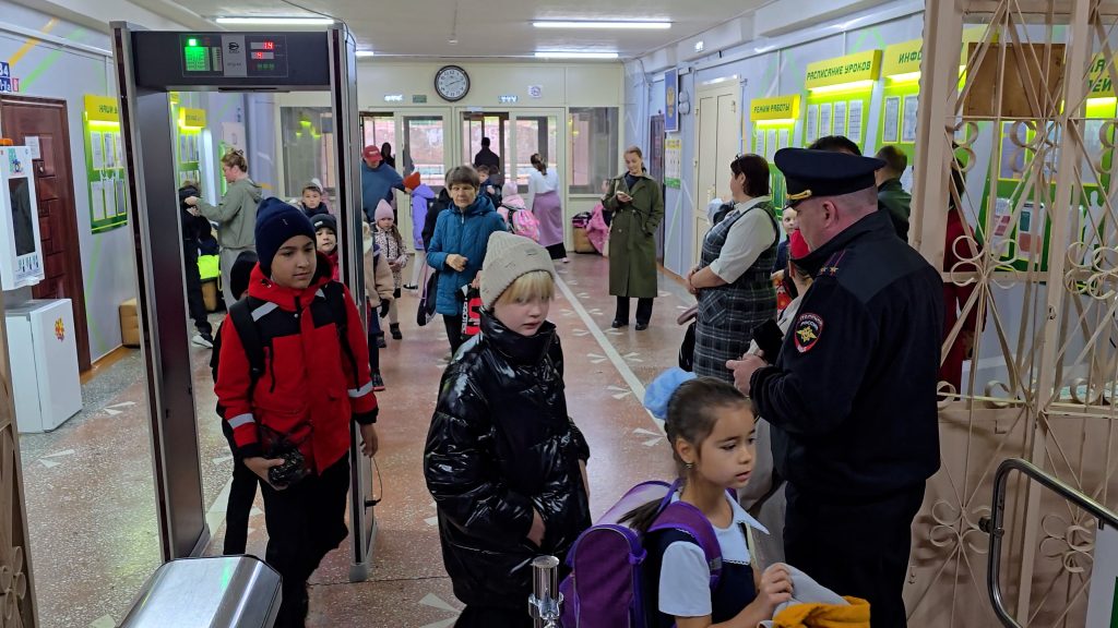 В школах Братска проверяют системы безопасности