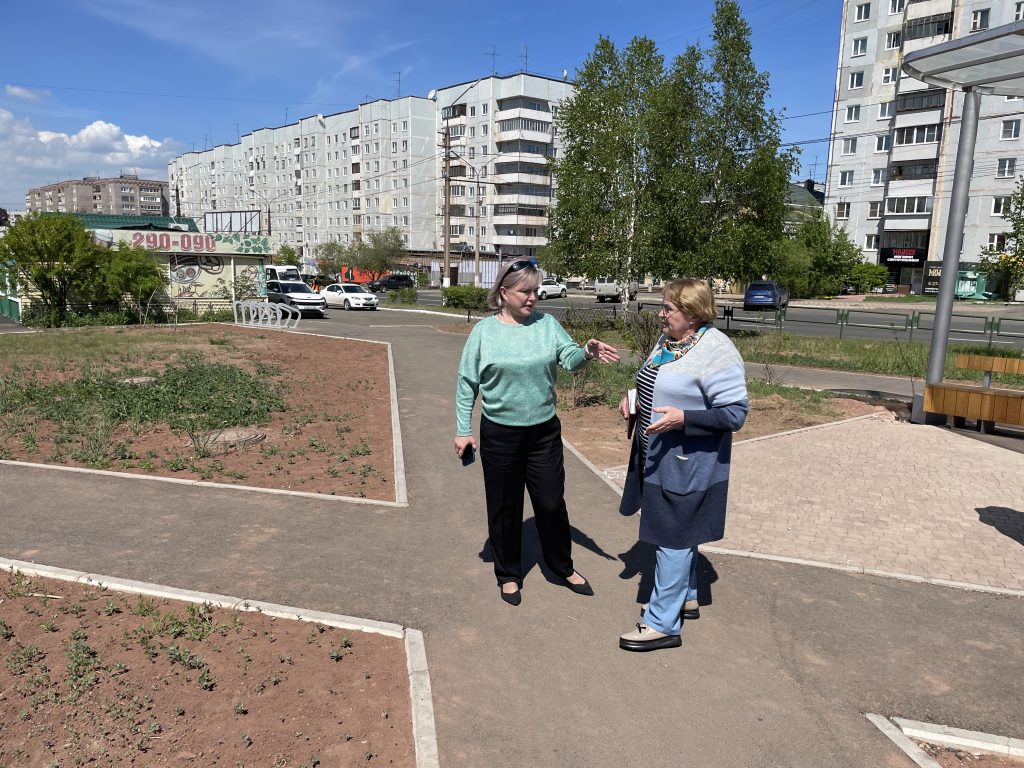 300 кв.м. цветников украсят парковую зону улицы Крупской в Братске