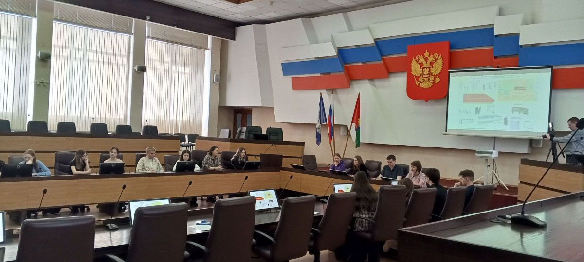 Встреча в зале заседаний с презентацией