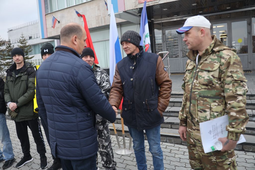 В Братске прошли торжественные проводы добровольцев на военную службу