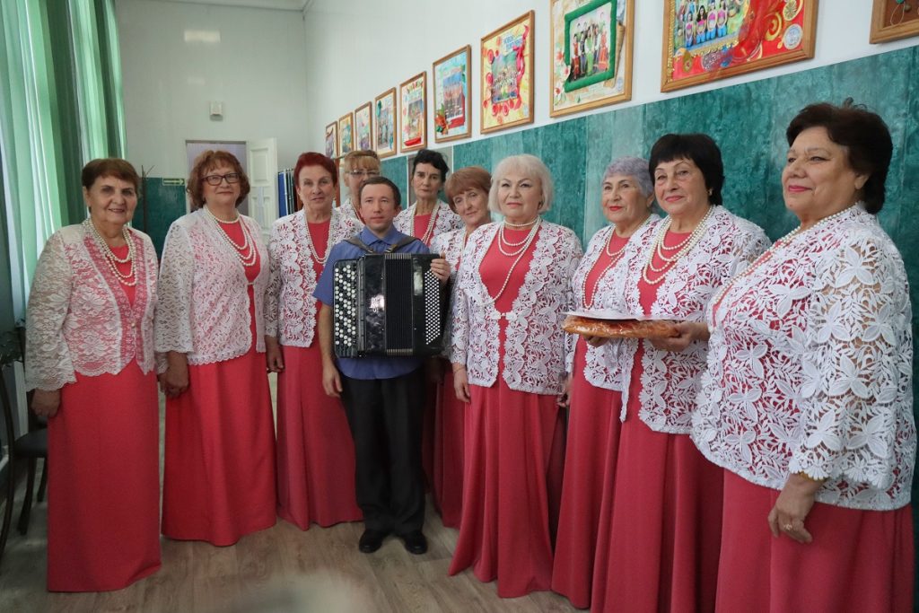 4 ноября в Братске состоялись фестиваль самодеятельных коллективов, праздничные концерты и ярмарка мастеров