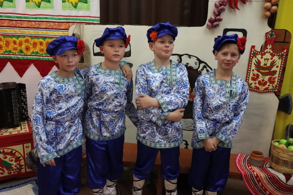 4 ноября в Братске состоялись фестиваль самодеятельных коллективов, праздничные концерты и ярмарка мастеров
