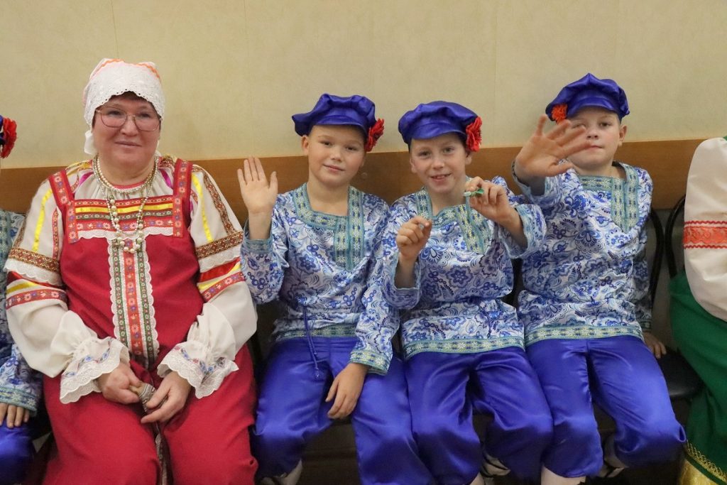 4 ноября в Братске состоялись фестиваль самодеятельных коллективов, праздничные концерты и ярмарка мастеров