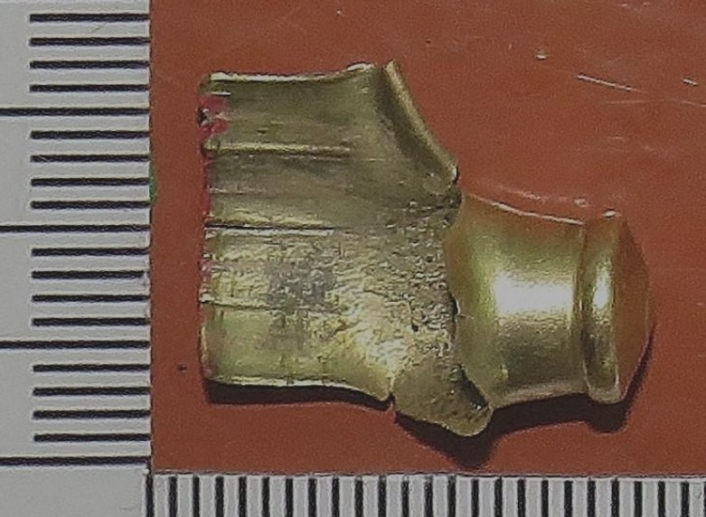 Деталь металлического предмета с измерительной шкалой