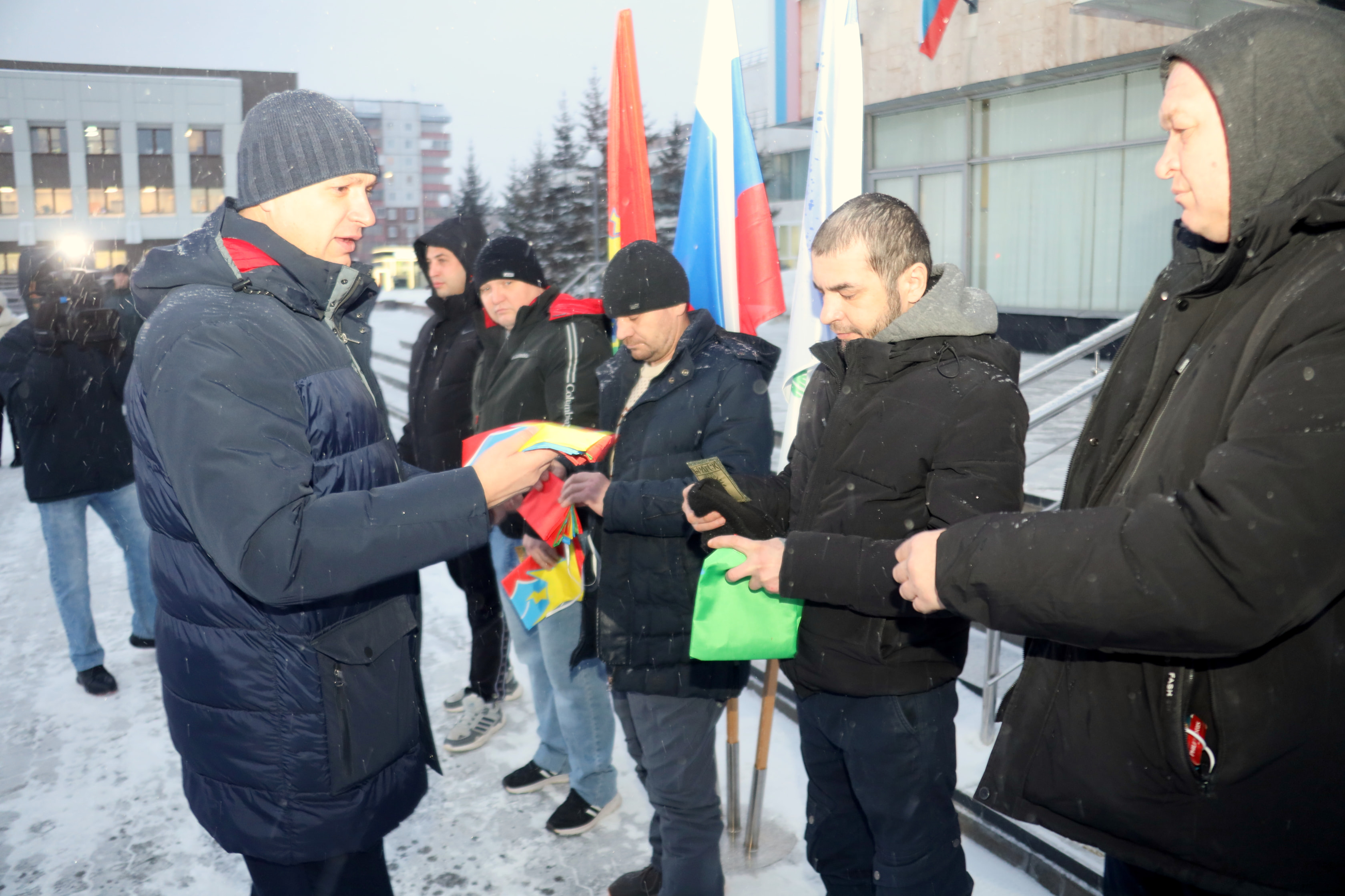 Шесть смельчаков из Братска отправляются на военную службу с поддержкой горожан