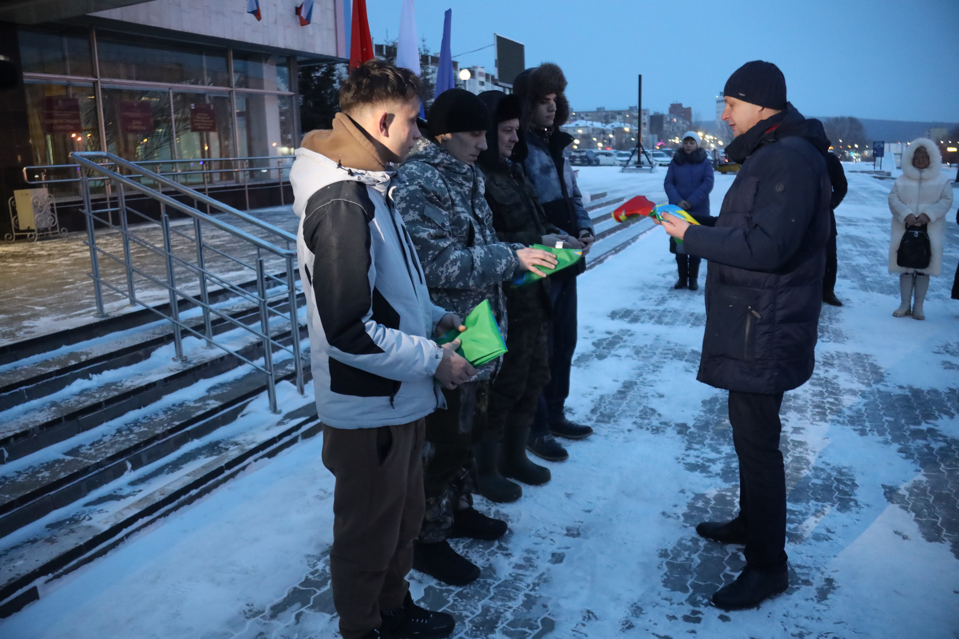 Братск отправил новую группу добровольцев на защиту Родины