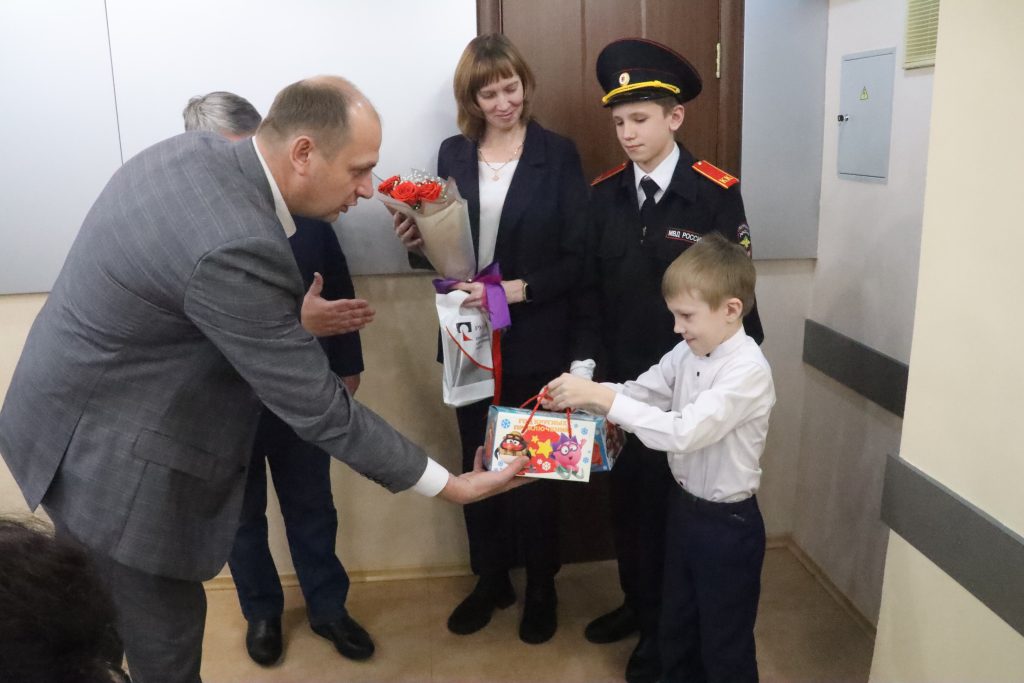 Социальное партнерство в Братске: педагог школы №5 получила квартиру