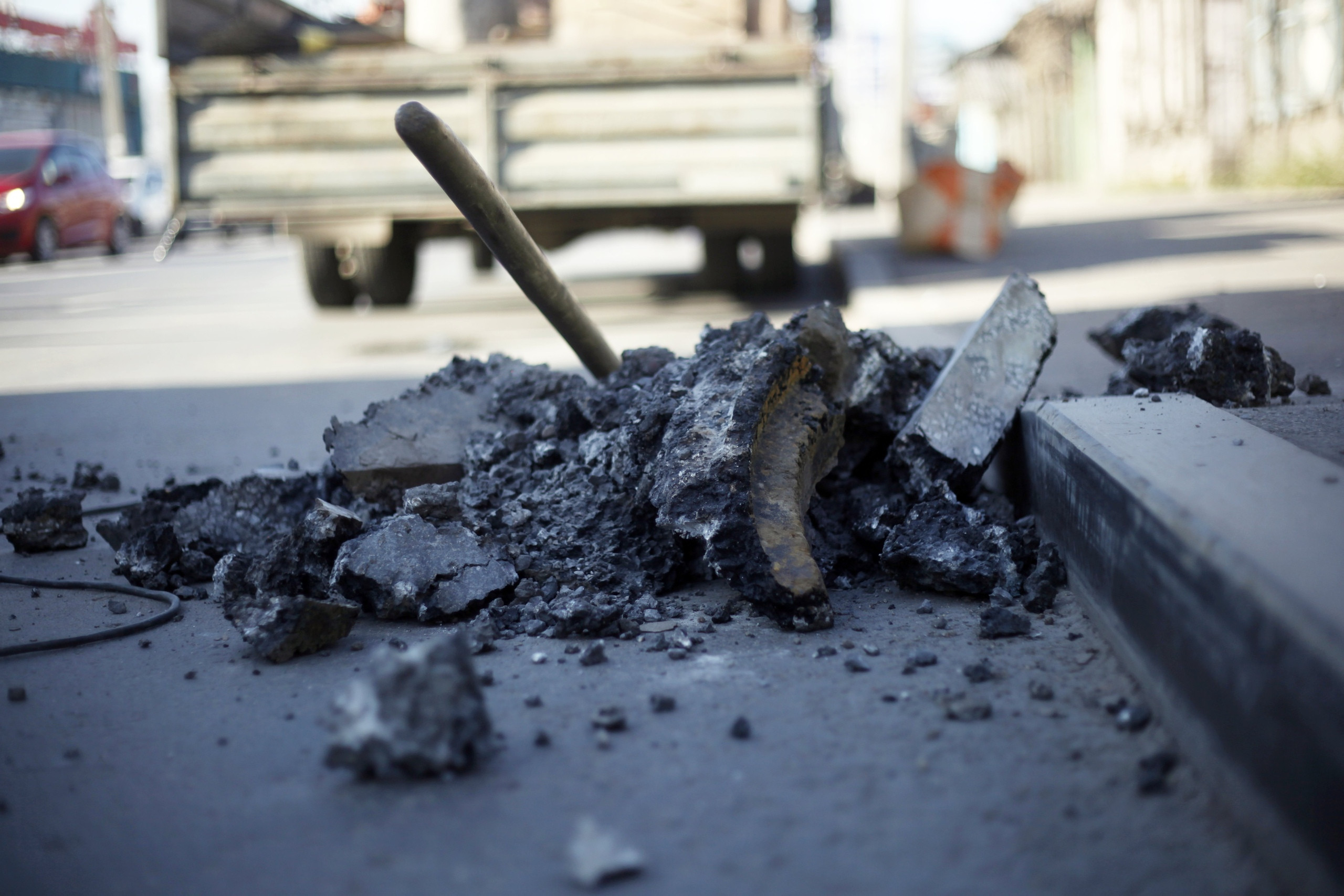 Строительные отходы на улице