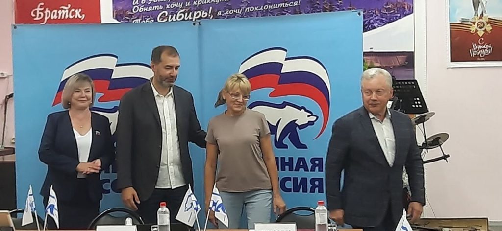 Активисты и предприниматели Братска помогают собрать детей к новому учебному году