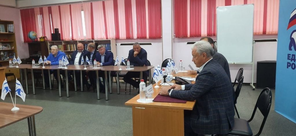 Активисты и предприниматели Братска помогают собрать детей к новому учебному году