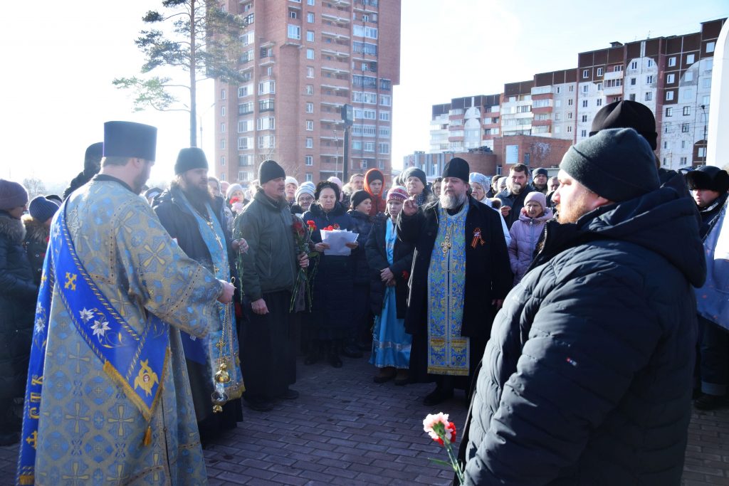 Автомобильный Крестный ход в Братске: за сохранение единства России и Божью помощь защитникам Отечества