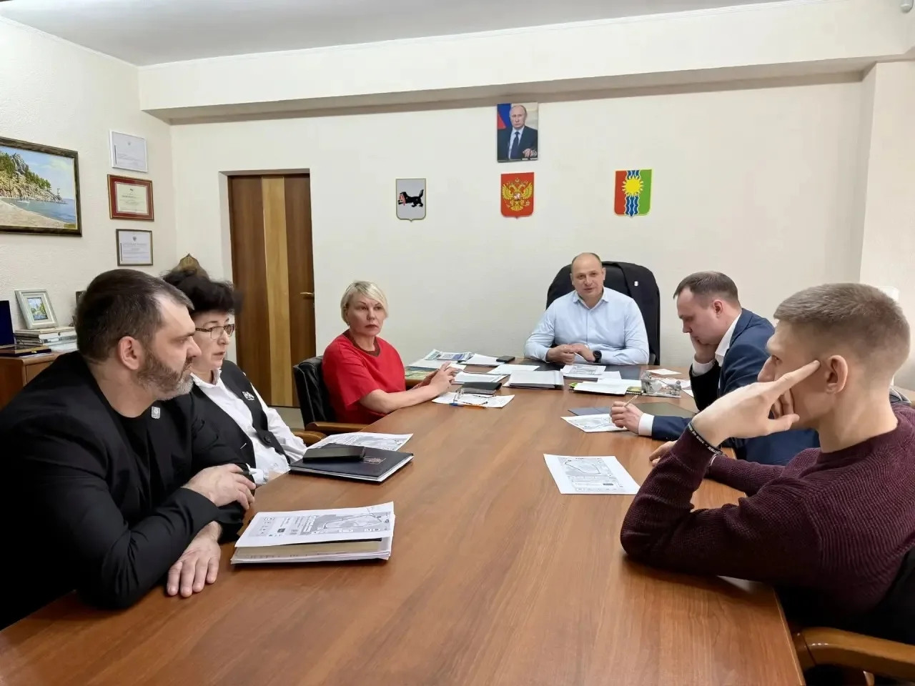 Люди на совещании в офисе