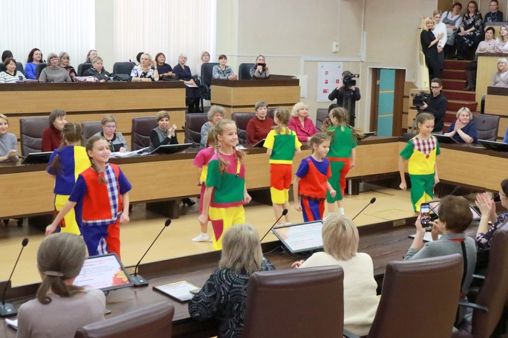 Более 2,3 млн рублей собрали образовательные учреждения Братска тяжелобольным детям
