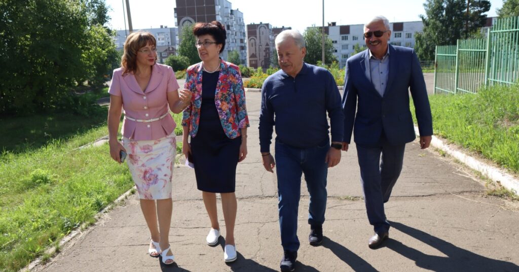 Более 3 млн рублей на утепление: Сергей Серебренников проверил готовность школы №45 к 1 сентября