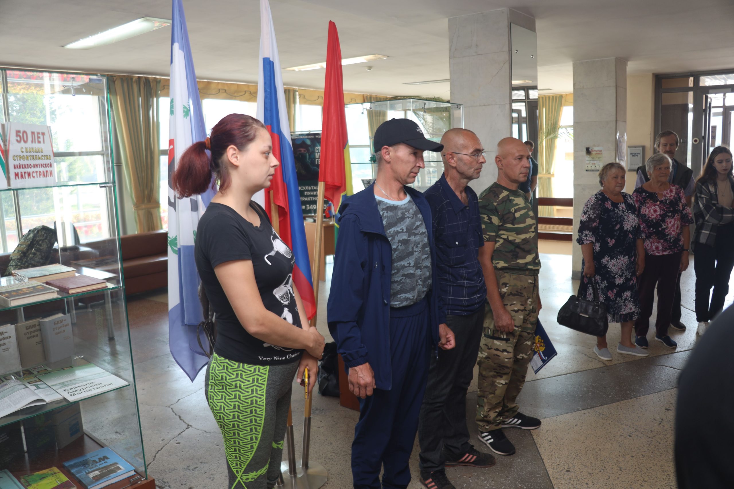 Четверо отважных мужчин из Братска отправились сегодня на военную службу