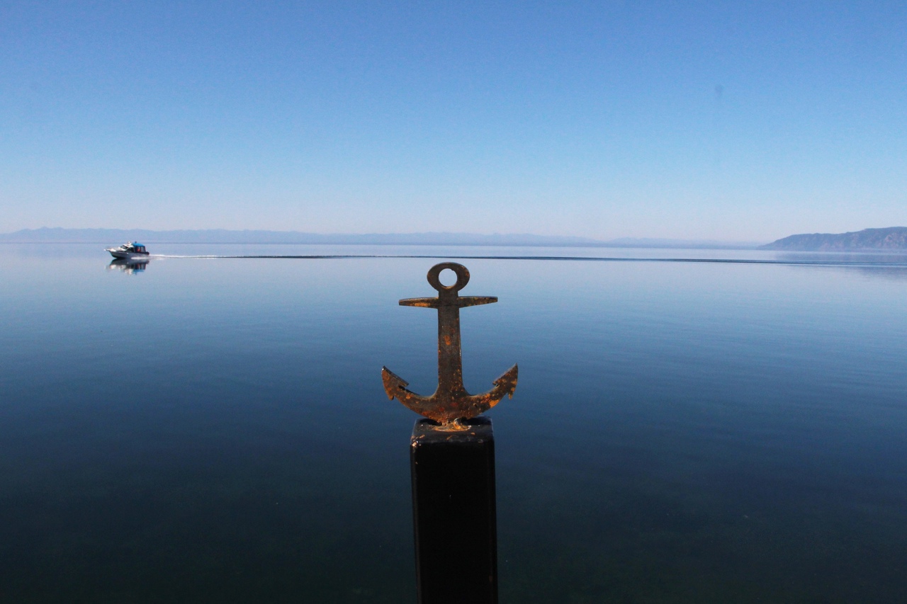 Четверо рыбаков третьи сутки дрейфуют по Байкалу