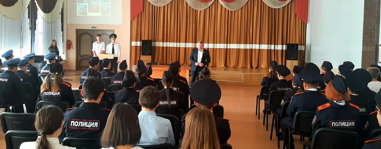 Денис Шепель провел «Урок мужества» среди учеников школы № 5