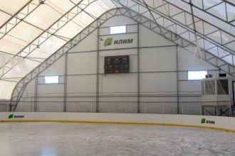 Для летних тренировок юных хоккеистов в Братске приобрели искусственный лед