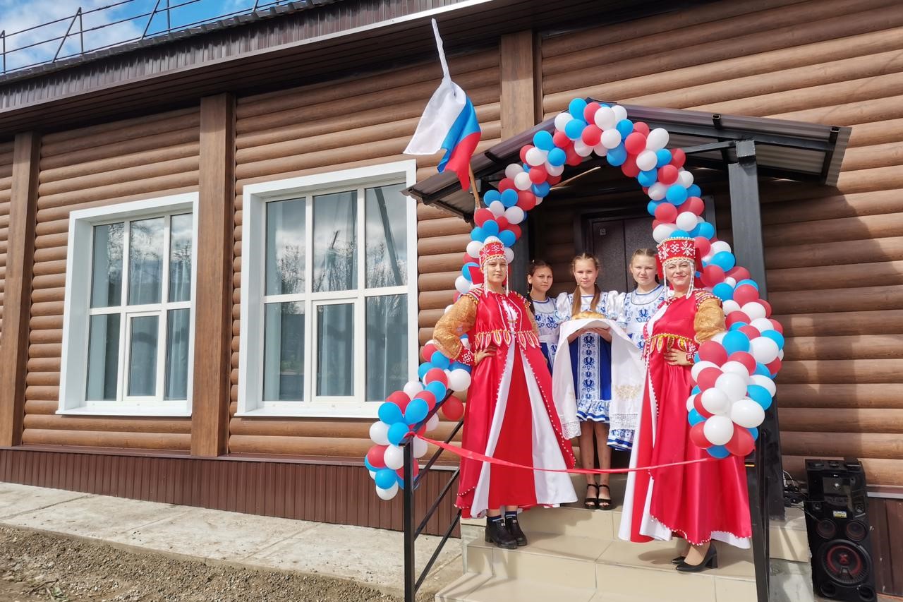 Дом культуры открыли после ремонта в деревне Леонова в Братском районе