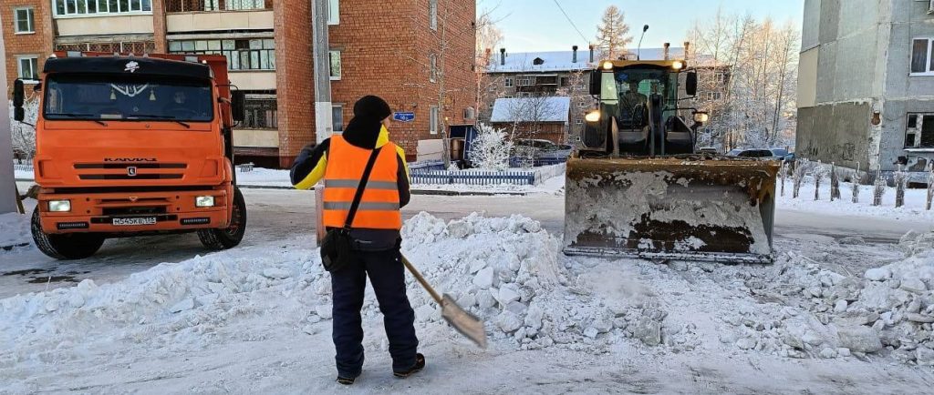 Дорожная служба Братска вывела на улицы 151 сотрудника и 48 спецмашин для уборки снега