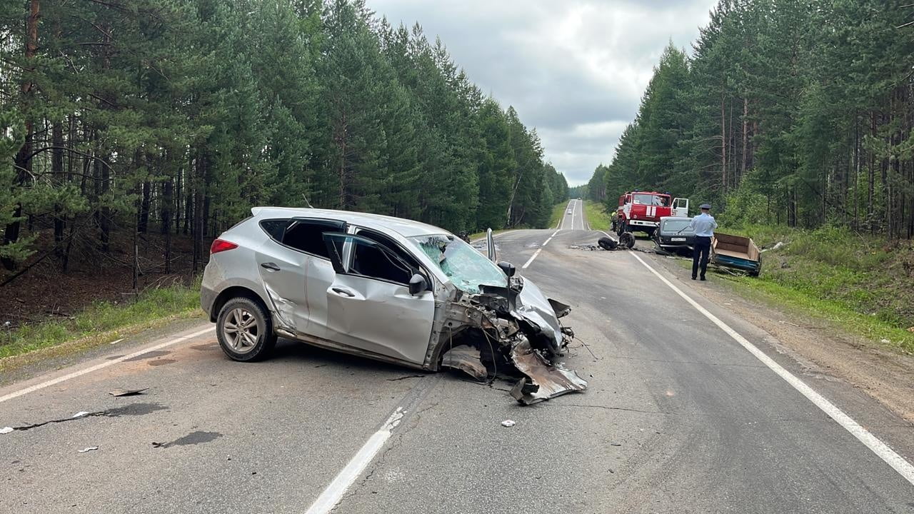 Два человека погибли, трое получили травмы в ДТП на трассе 