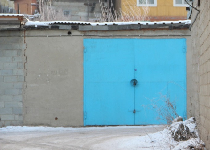 Dvoe Angarchan Pogibli Ot Otravleniya Vyhlopnymi Gazami V Zakrytyh Mashinah