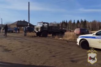 Двое человек погибло при опрокидывании авто в реку в Братском районе