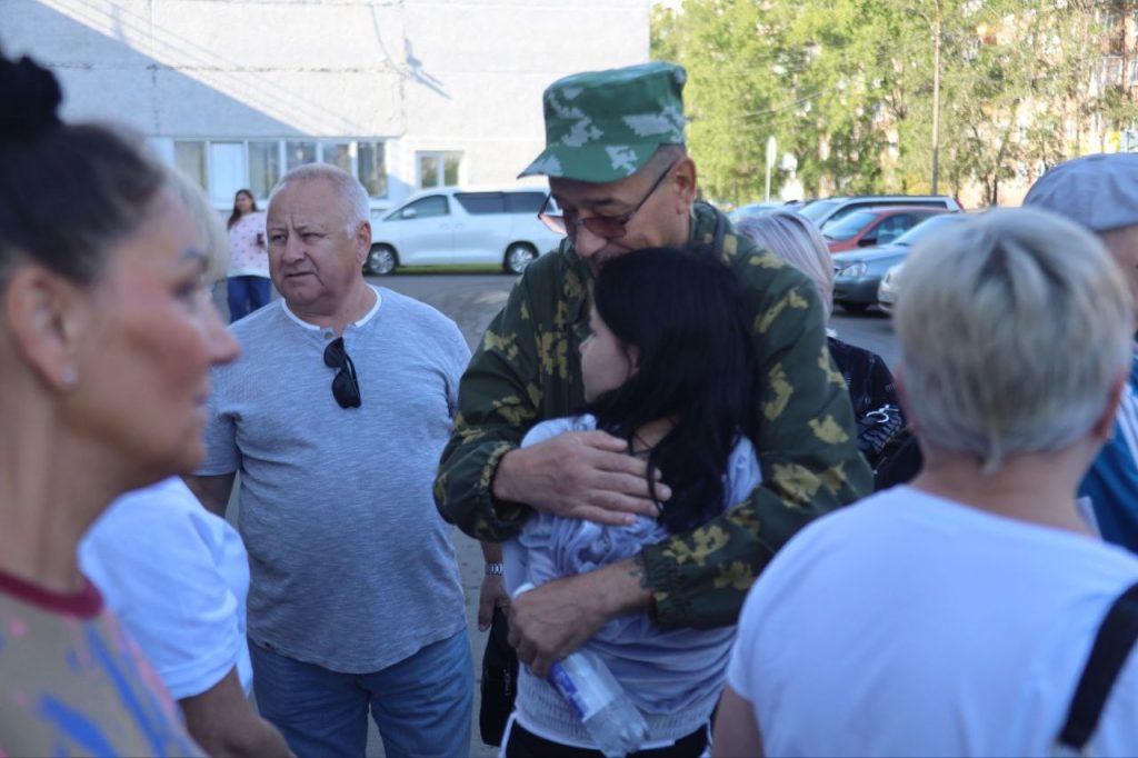 Двоих братчан торжественно проводили на службу в Вооруженные силы России
