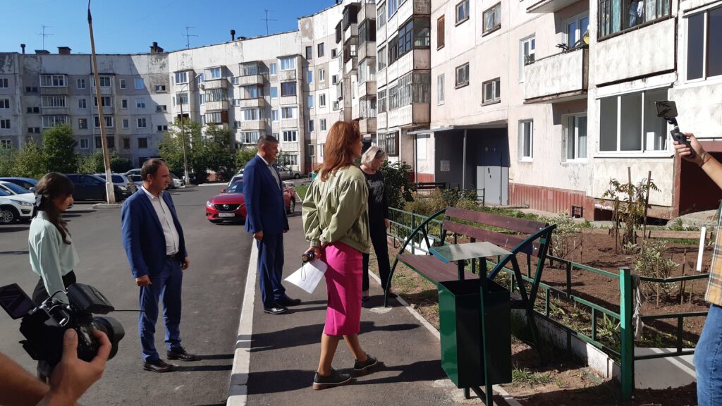 Дворовую территорию благоустроили на бульваре Космонавтов в Братске