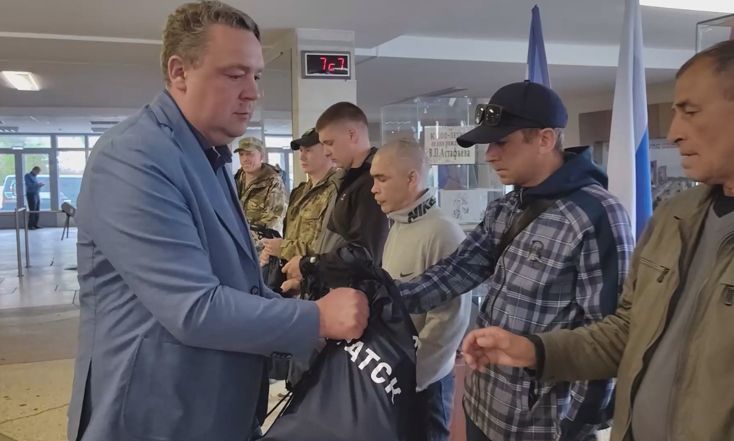 Еще 10 добровольцев из Братска разного возраста и профессий вступят в ряды защитников