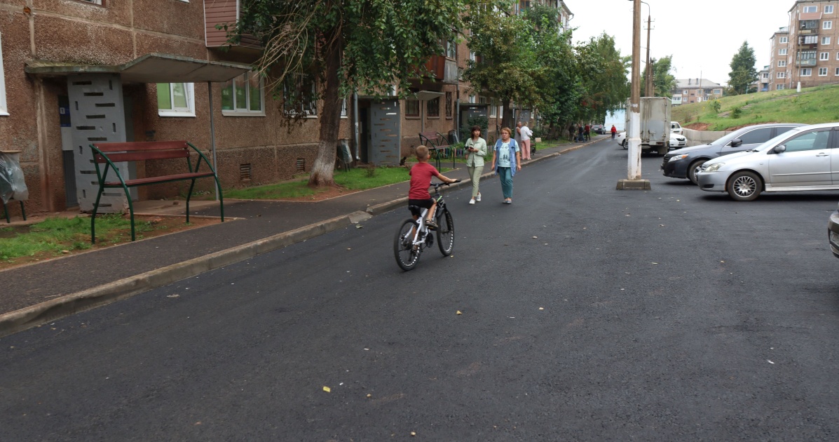 Еще две крупные дворовые территории привели в порядок в Братске