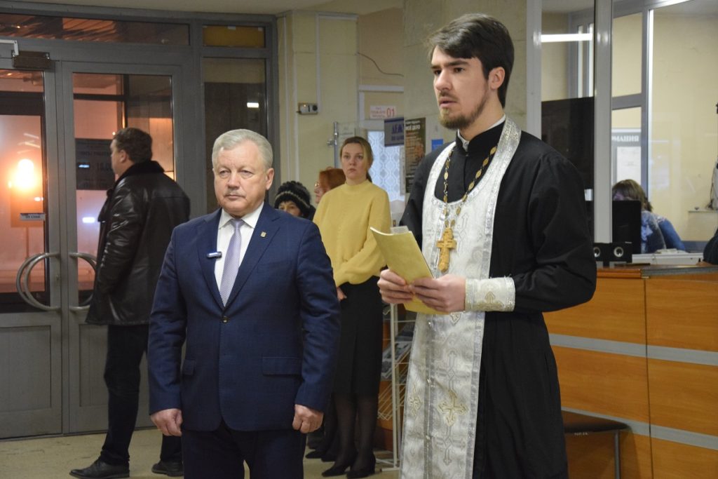 Еще одна группа добровольцев из Братска отправилась сегодня в зону СВО