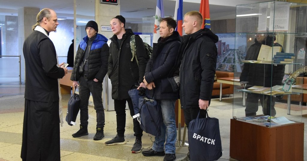 Еще одна группа добровольцев из Братска отправилась сегодня в зону СВО