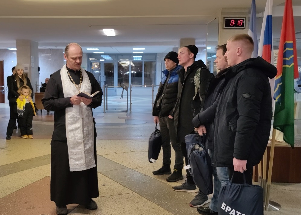 Еще одна группа добровольцев из Братска отправилась сегодня в зону СВО