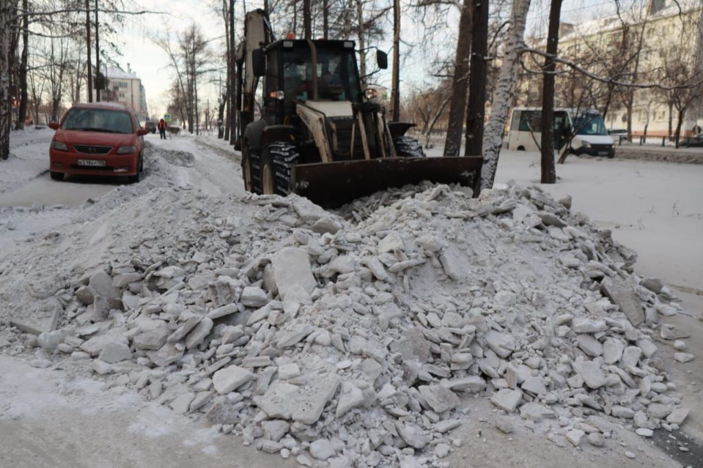 Ежедневно на полигоны Братска вывозят до 1300 куб снега
