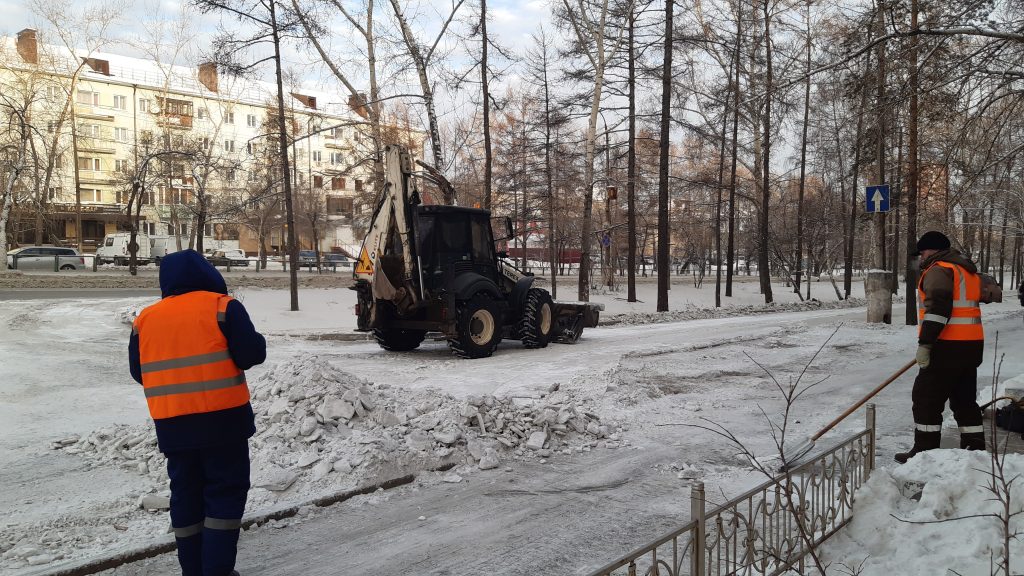 Ежедневно на полигоны Братска вывозят до 1300 куб снега