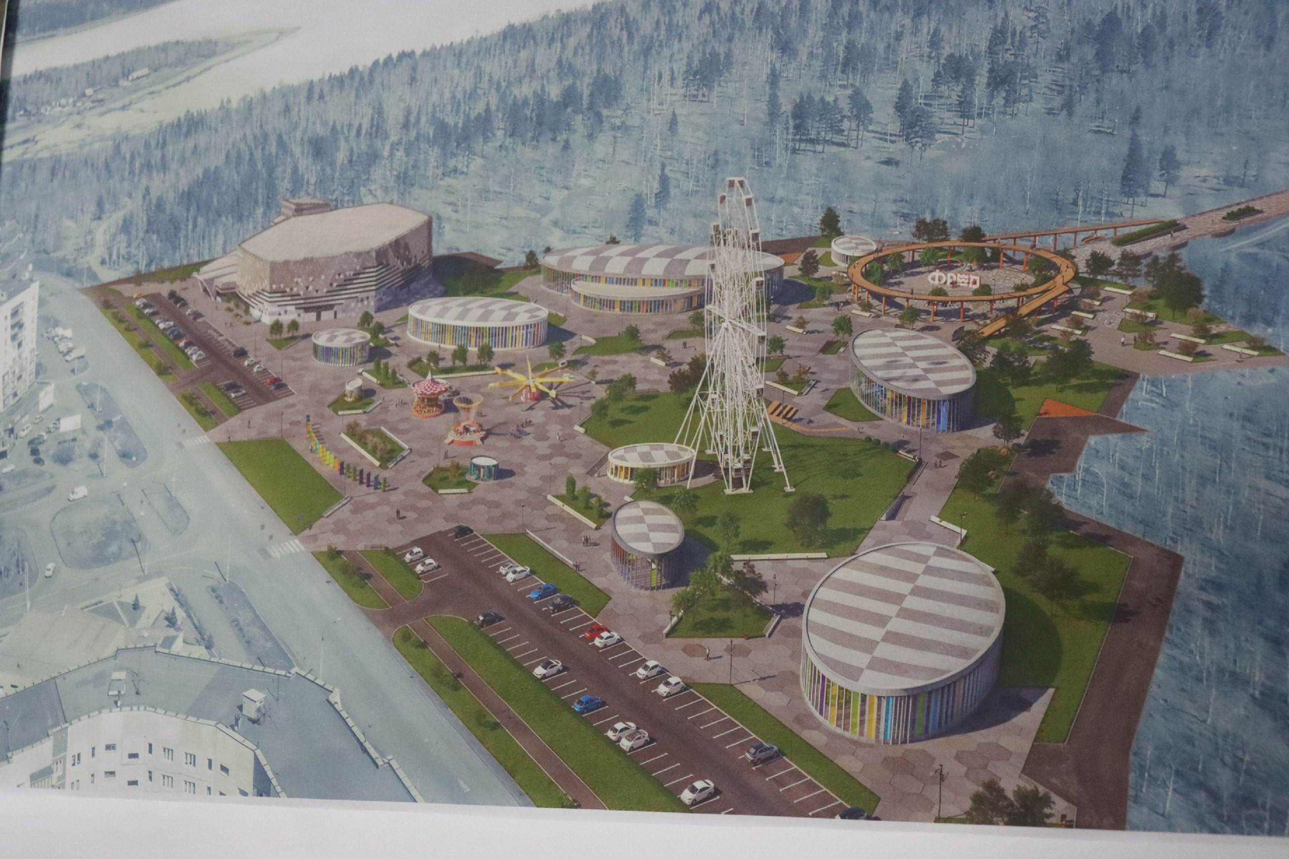 Архитектурный макет парка развлечений у реки