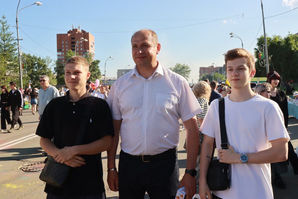 Братск масштабно отметил День молодёжи, собрав 8 тысяч человек