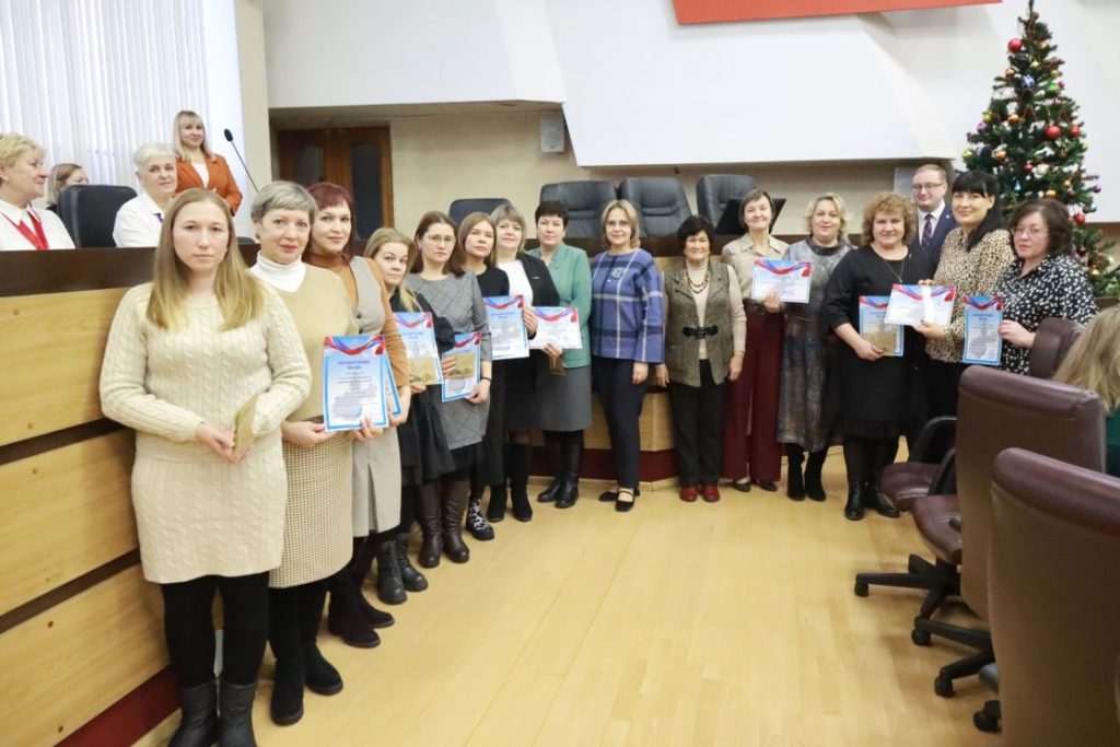 В Братске выбрали лучшее новогоднее оформление елок среди детских садов